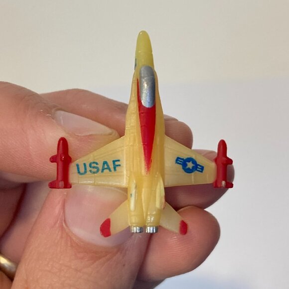Micro Machines Military F-18 Hornet Fighter Aircraft USAF Yellow Funrise 1988 - Picture 6 of 8